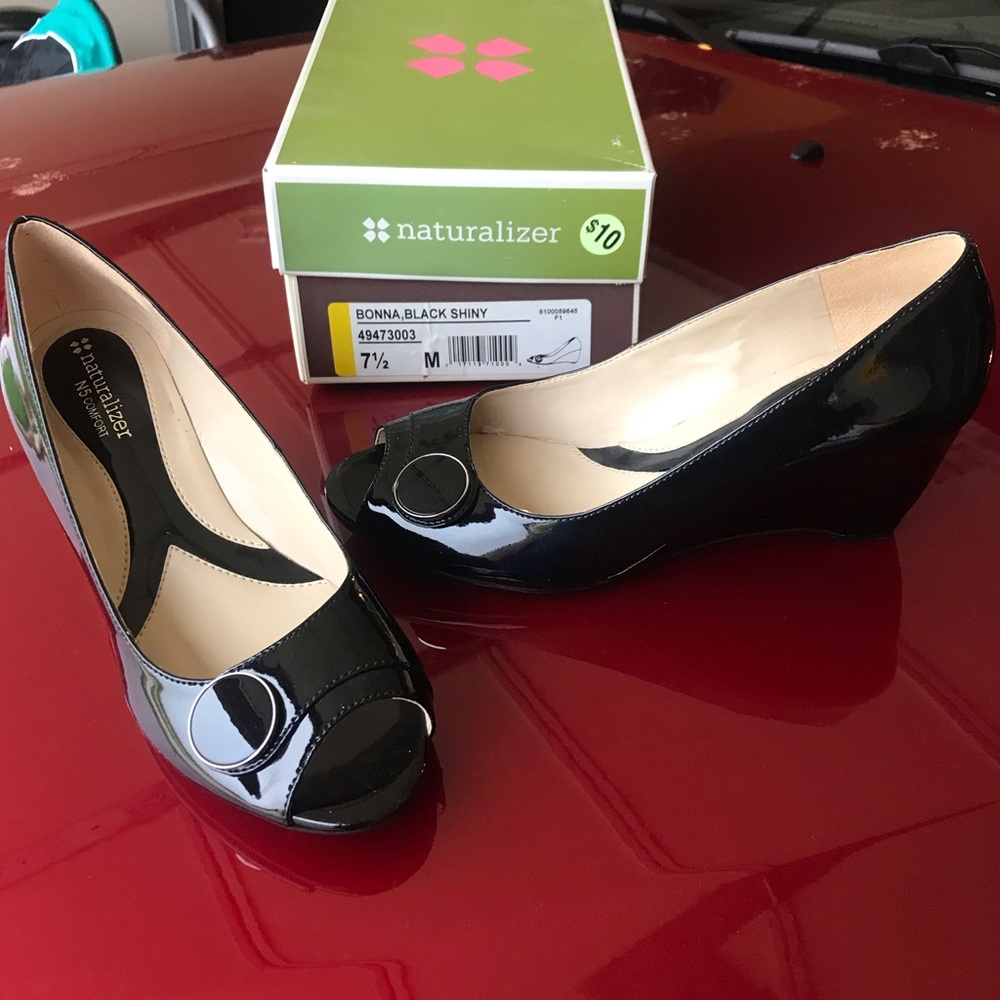 Black wedge heel